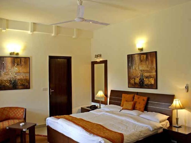 Ahuja Residency Golf Links Hotel 3*