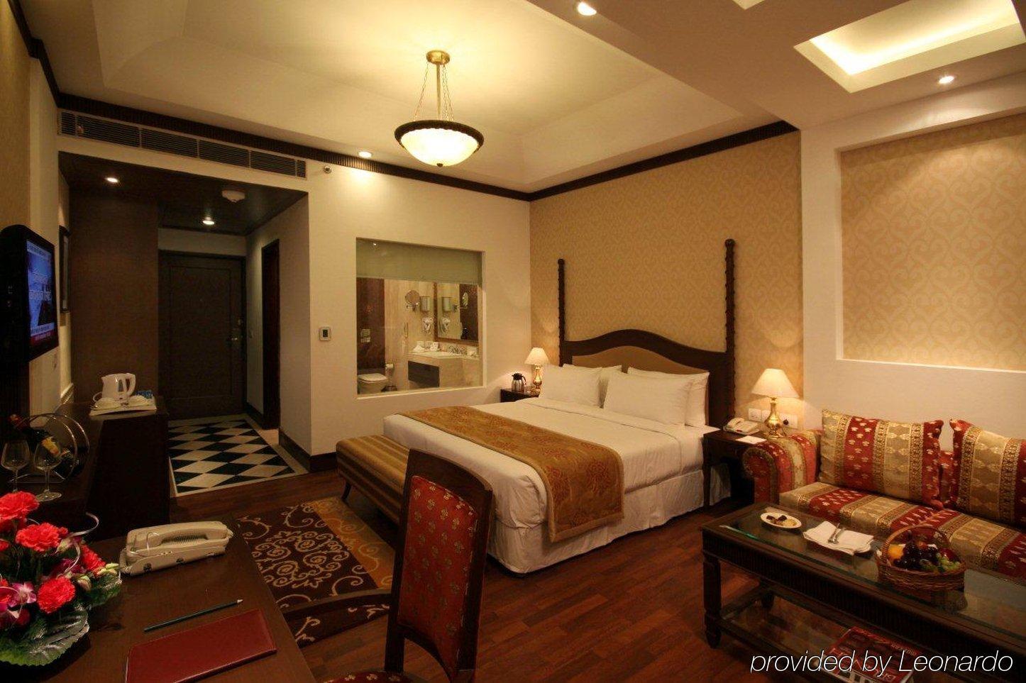 Resort Country & By Radisson, Delhi Satbari 4*