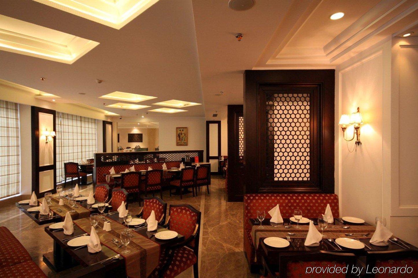 Country & By Radisson, Delhi Satbari 4*