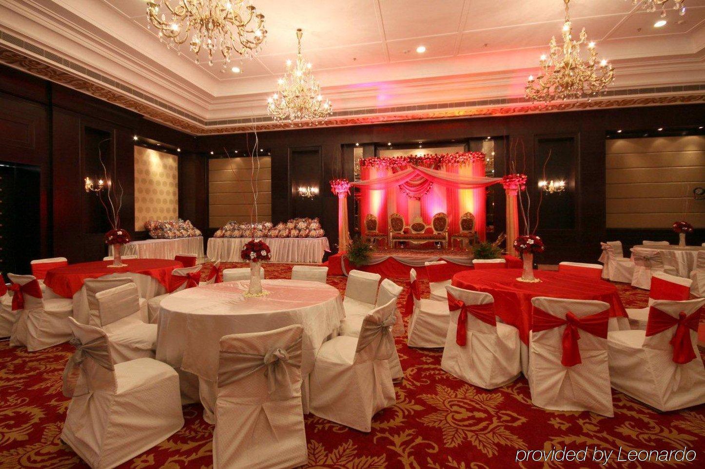 Resort Country & By Radisson, Delhi Satbari 4*