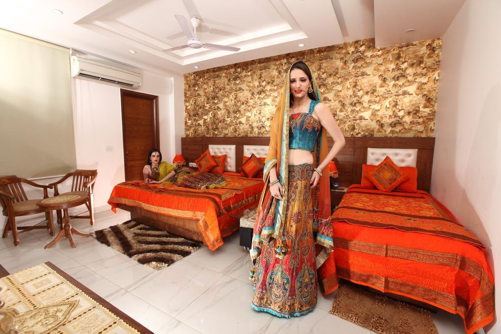 Excel * New Delhi