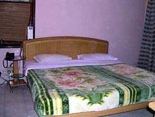 Anmol Deluxe Hotel 2*