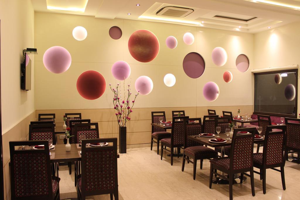 Amrapali Grand Hotel 4*