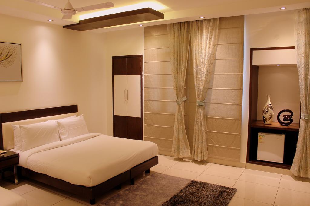 Amrapali Grand
