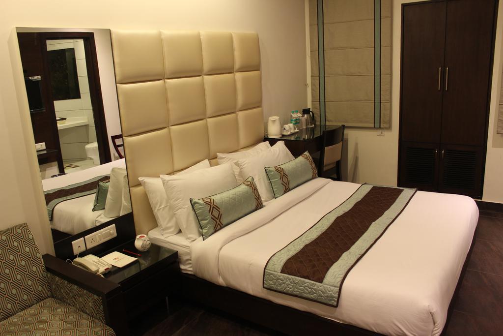 Hotel Amrapali Grand New Delhi