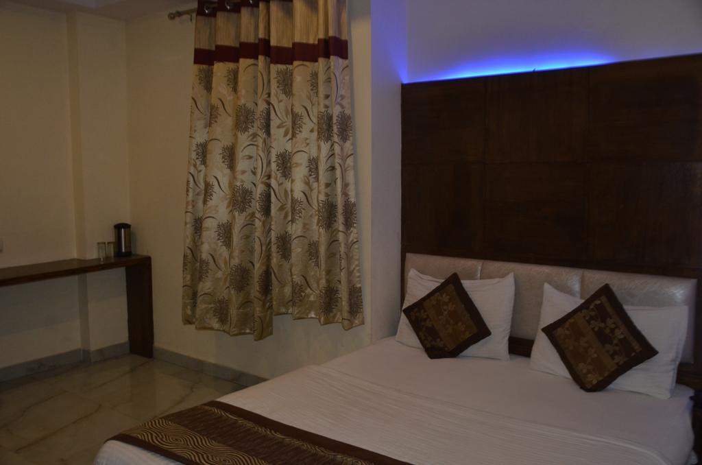 Hotel Saffron New Delhi