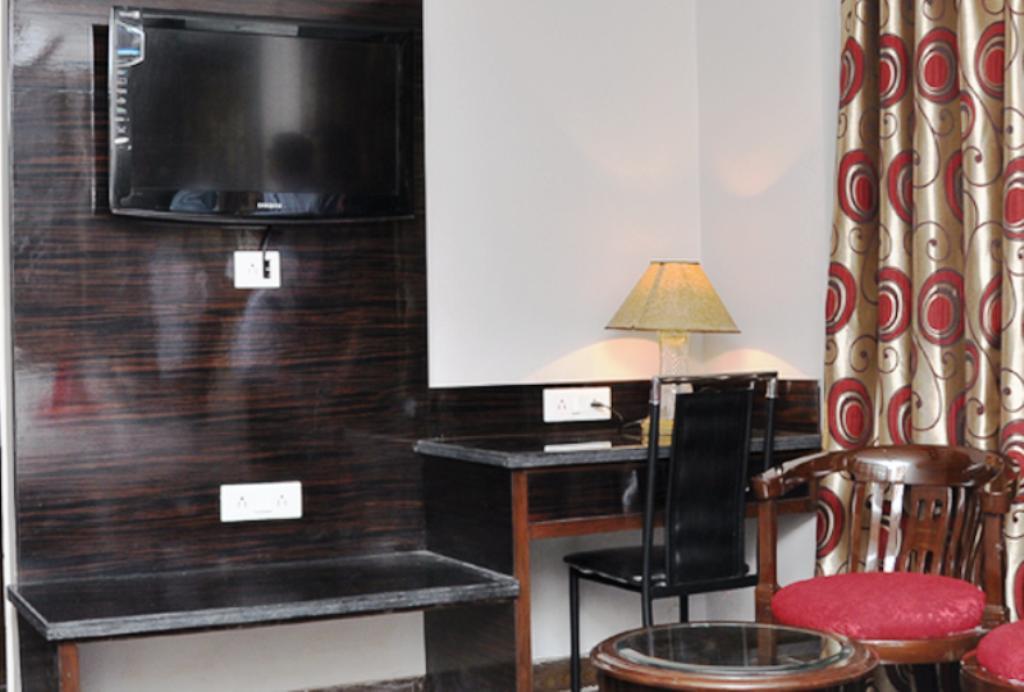 Hotel Fabexpress Lotus Palace New Delhi