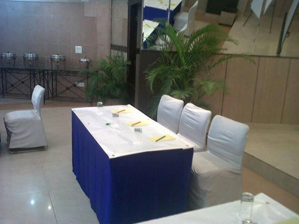 Hotel Fabexpress Lloyd House 3*