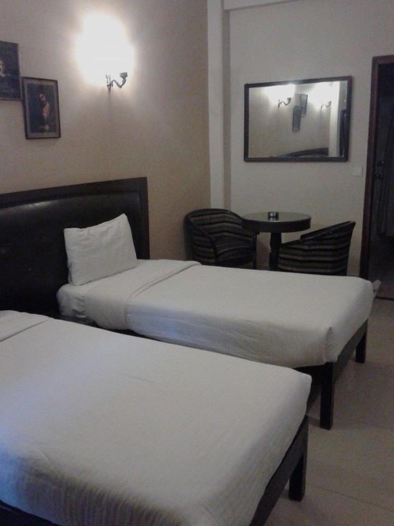 Hotel Fabexpress Lloyd House 3*