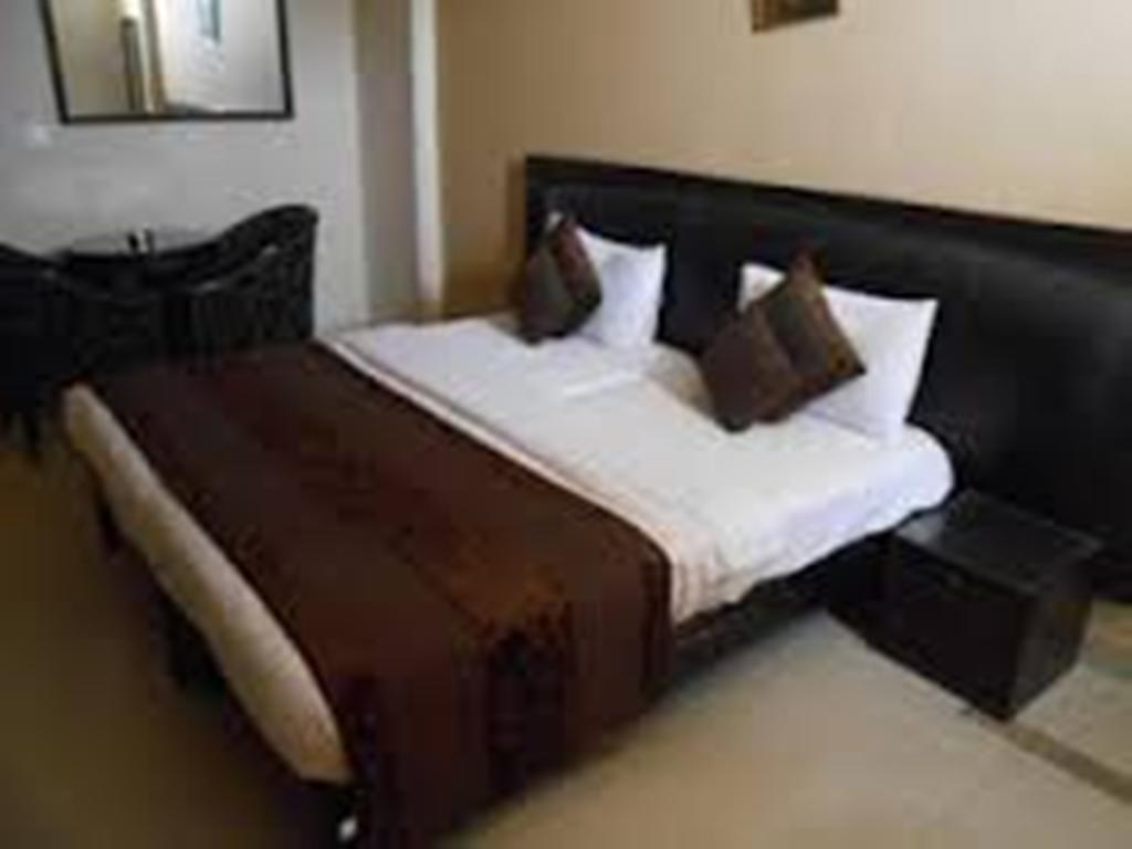 Hotel Fabexpress Lloyd House