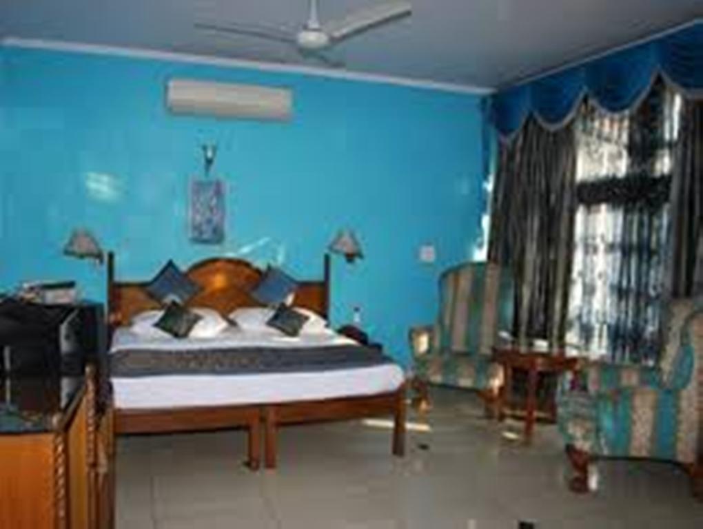 Hotel Fabexpress Lloyd House 3*