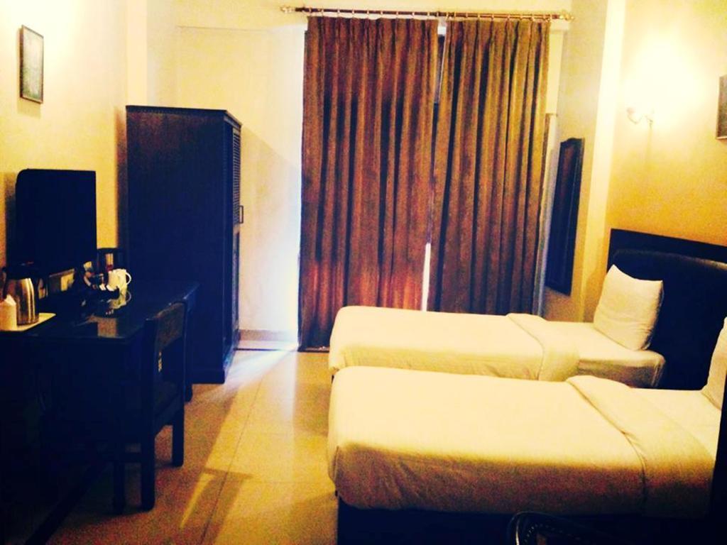 Hotel Fabexpress Lloyd House 3*