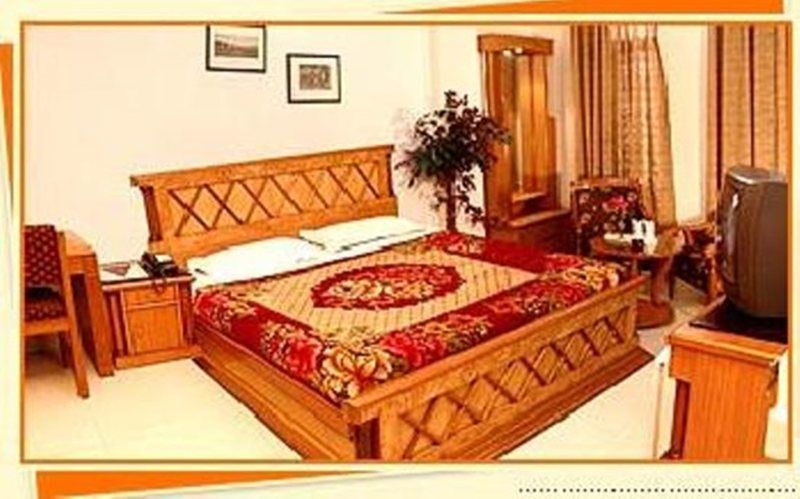 Hotel O Metro Height's Near Nangloi Railway Metro Station 3*