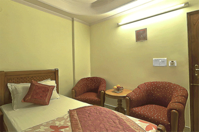 Pablas International, New Delhi, Near Metro