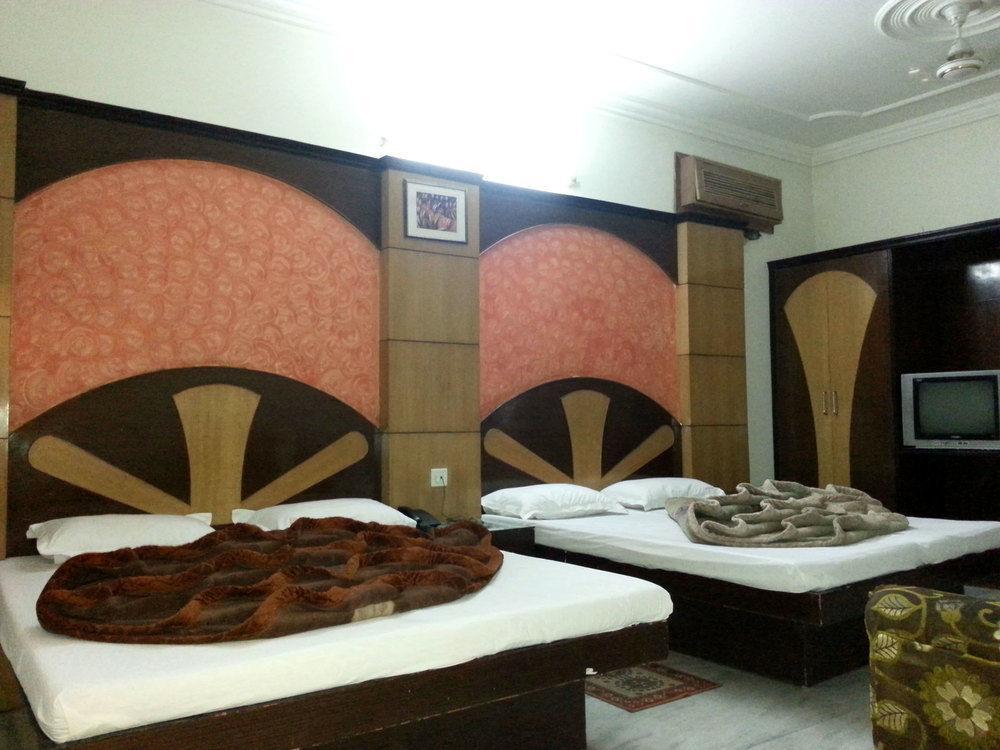 Hindustan- By Backpackers Heaven Nova Deli