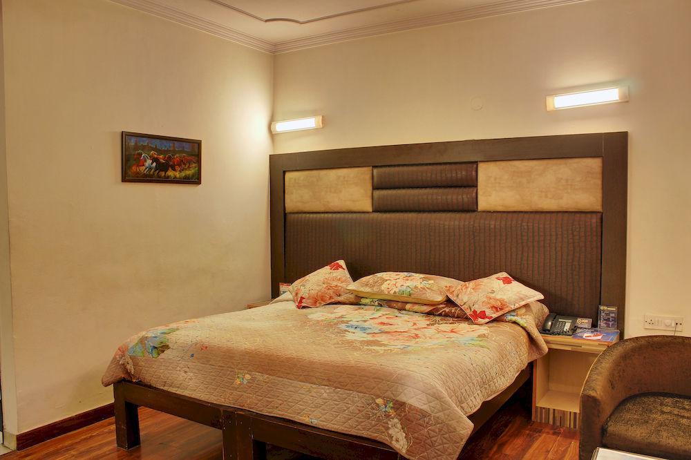 Oyo 358 Sarojini Nagar New Delhi