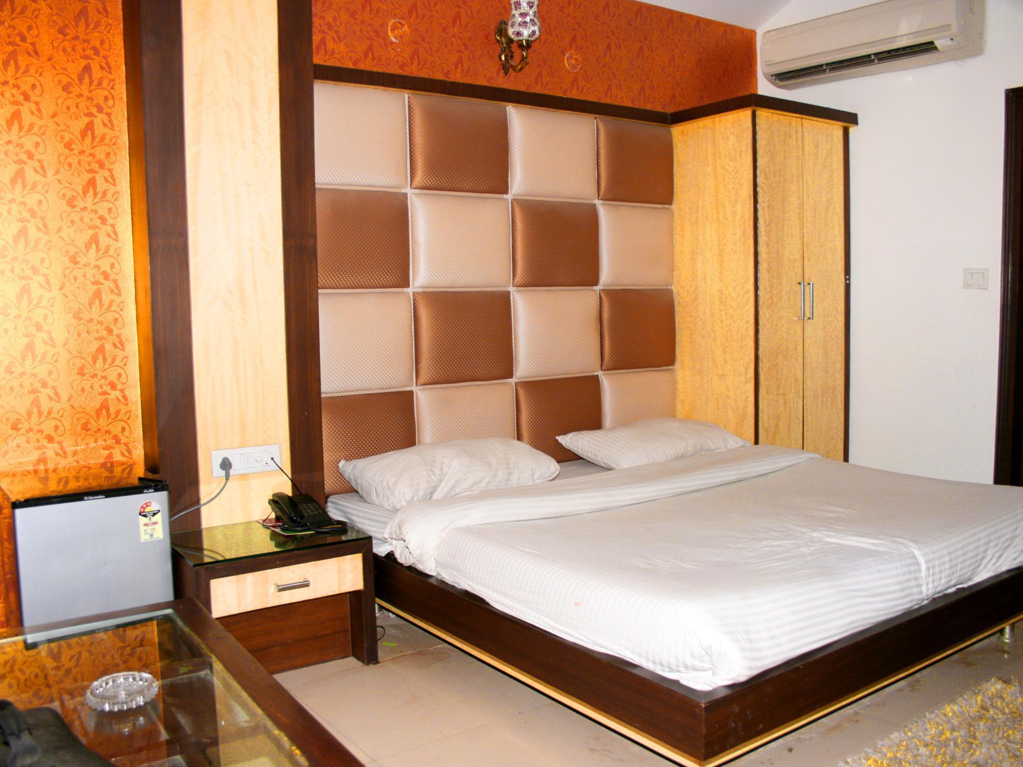 Capital O 6408 Delhi Heart 3*
