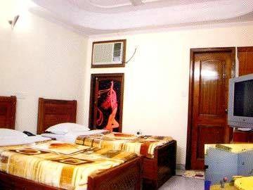 Pablas International, New Delhi, Near Metro Hotel 3*
