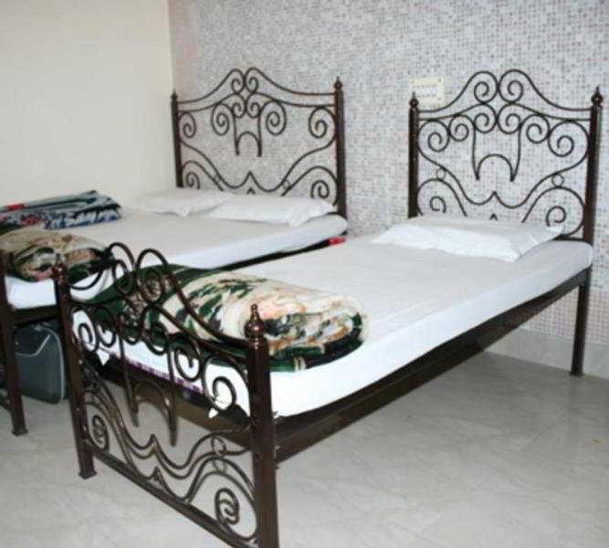 Kelson Dx With Parking, 2mins From Metro Station Near Railway Station Nova Deli