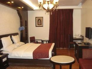 Fabhotel Rockland 3*