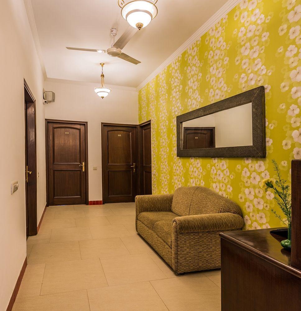 Home@f37 Kailash Colony Metro Hotel