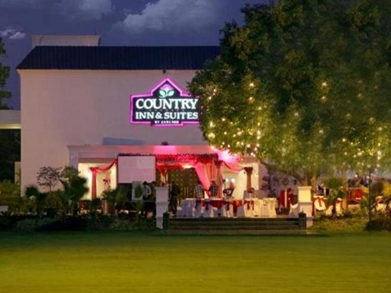 Country & By Radisson, Delhi Satbari