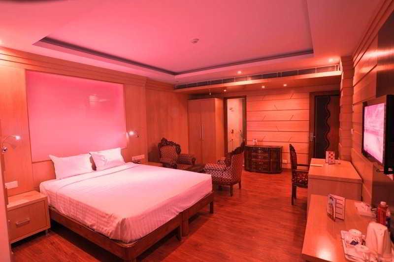 Hotel Emarald, 3*