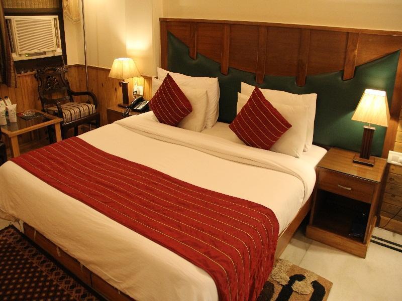 Wood Castle Hotel