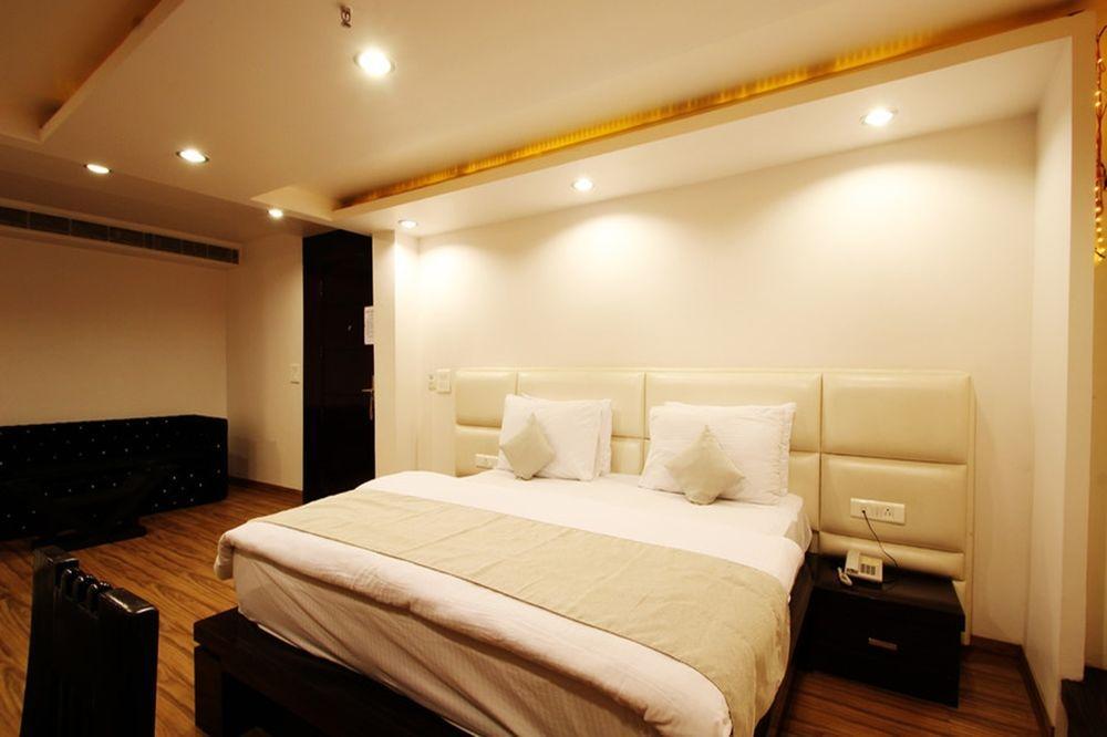 Elegance 3* New Delhi