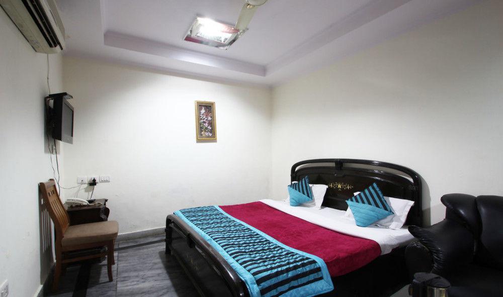 Airport Hotel 3*
