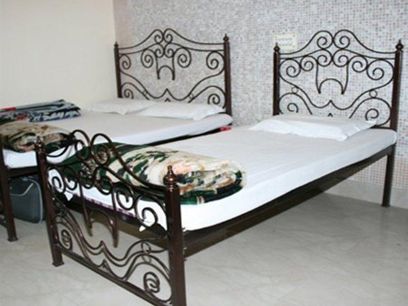 Kelson Dx With Parking, 2mins From Metro Station Near Railway Station