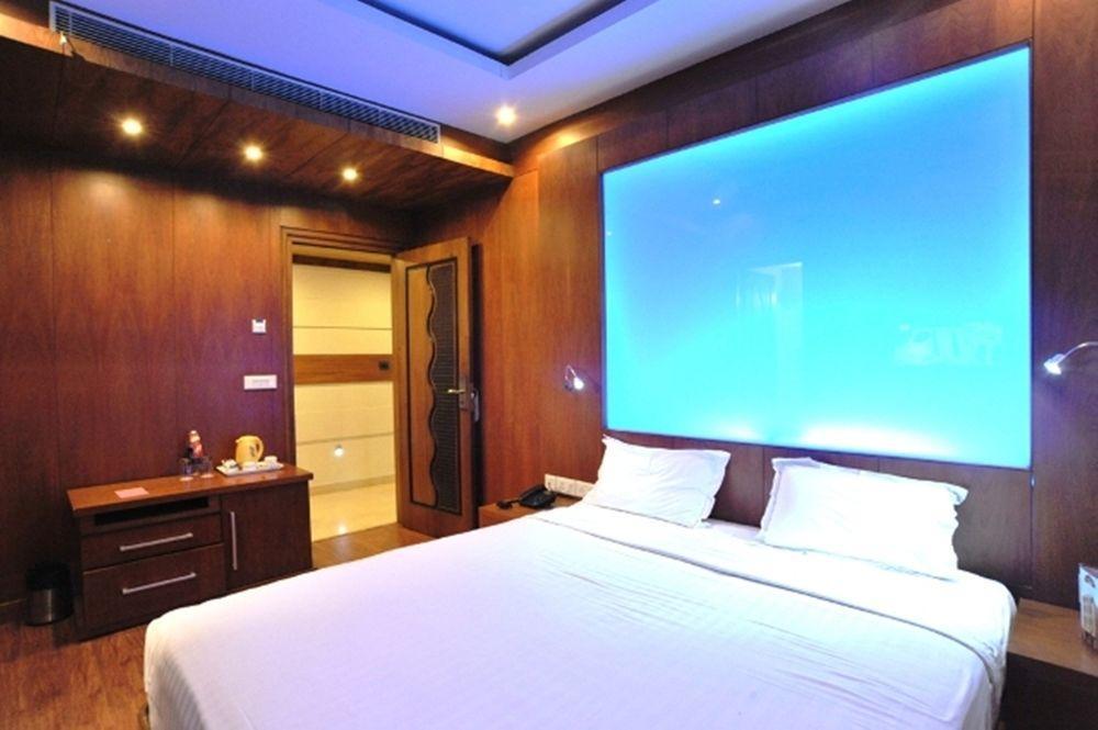 Hotel Emarald, 3*