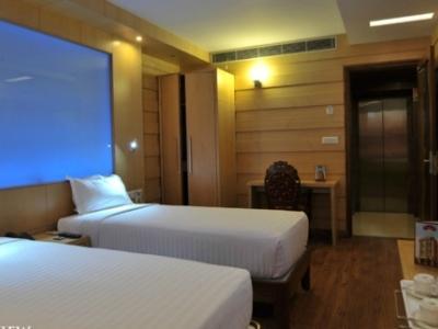 Hotel Emarald, 3*