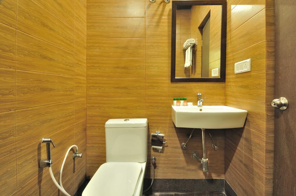 Arihant Inn-near Blk Hospital New Delhi