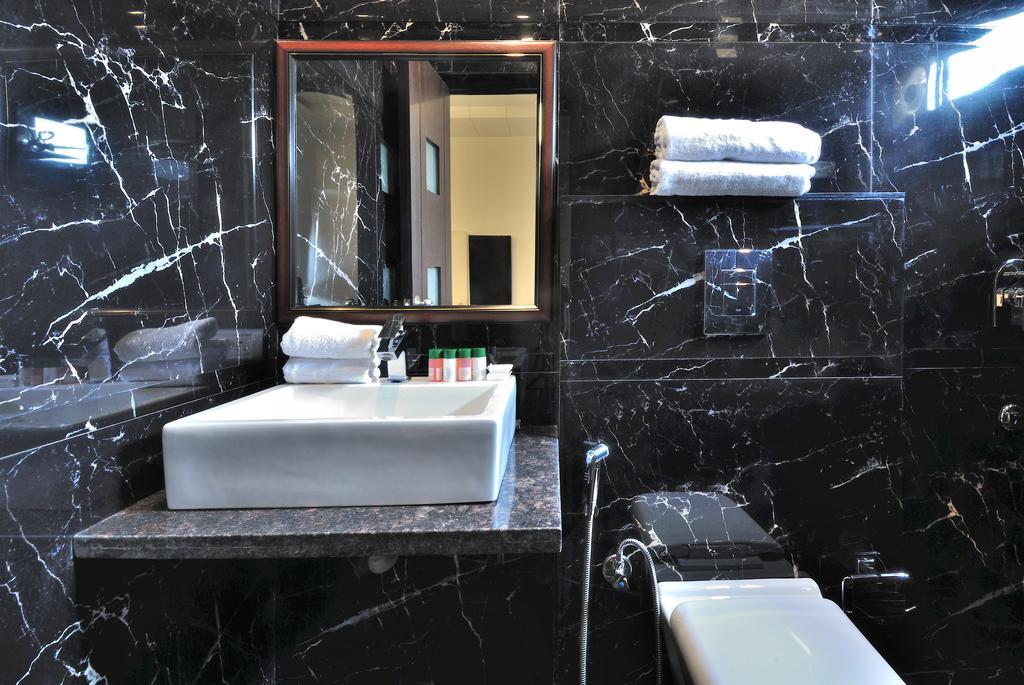 Arihant Inn-near Blk Hospital 2*