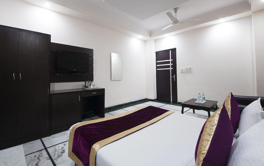 Apra International Hotel 3*