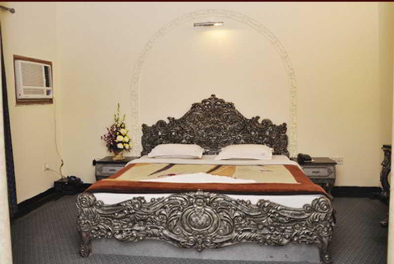 Hotel Ivory Palace 3*
