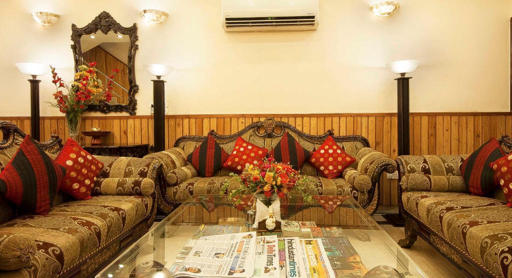 Wood Castle Hotel