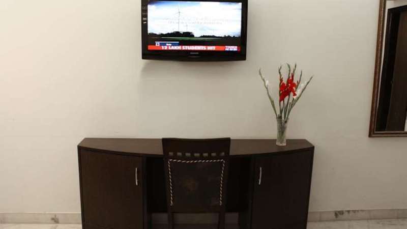 Apra Deluxe Hotel New Delhi