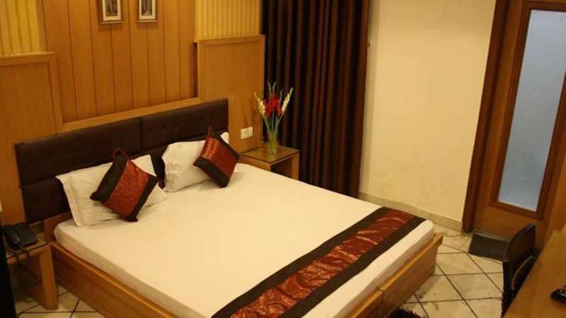 Apra Deluxe New Delhi