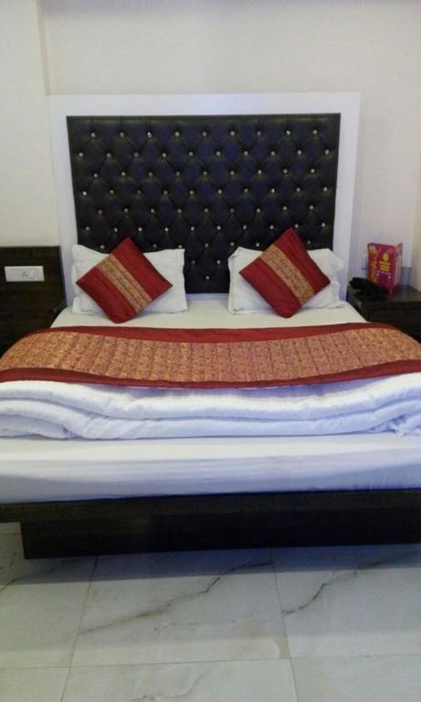 Saffron Hotel 3*