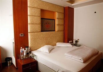 Palm Do'r - 02 Mins From Railway Station