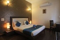 Treebo Connaught Mews 3*