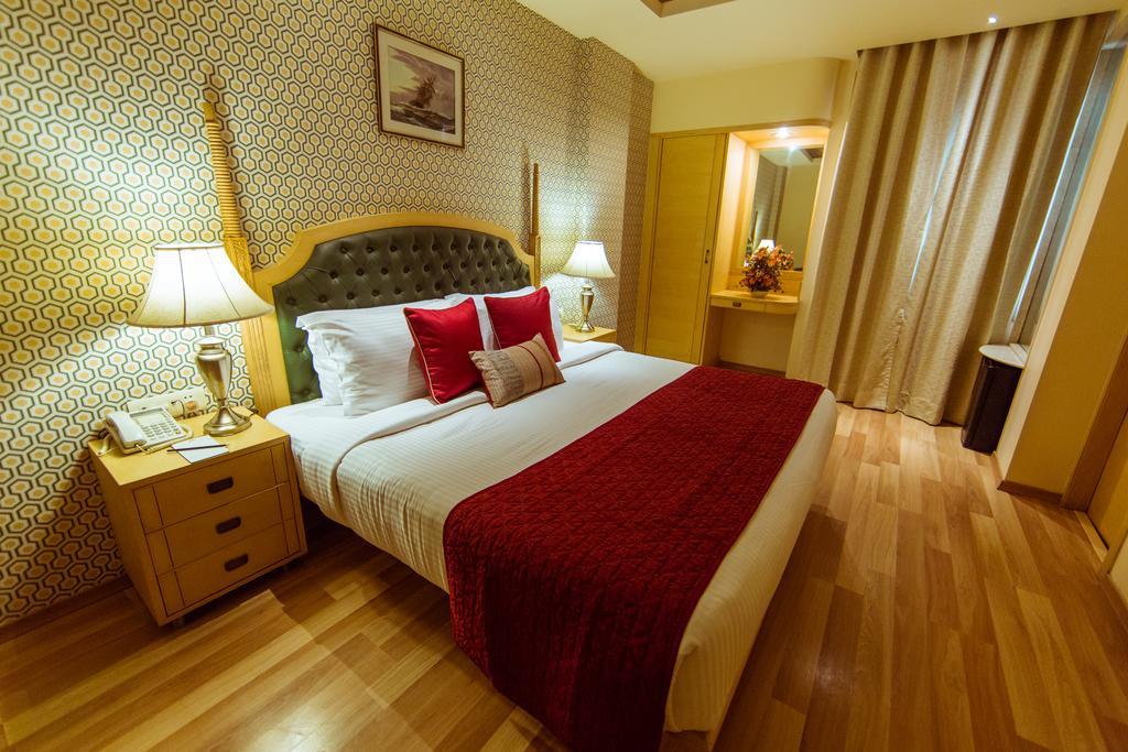 Hotel Clark International
