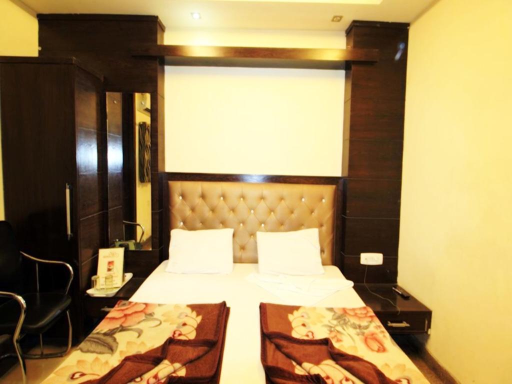 Adb Chander Palace Hotel 2*