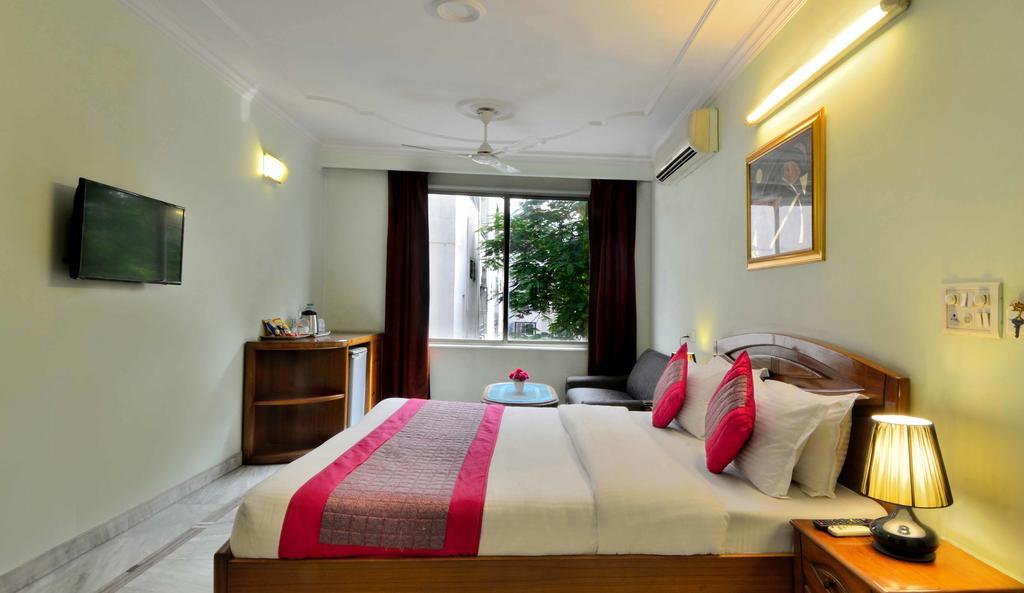 Pablas International, New Delhi, Near Metro Hotel 3*