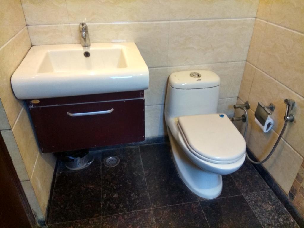 Arihant Inn-near Blk Hospital