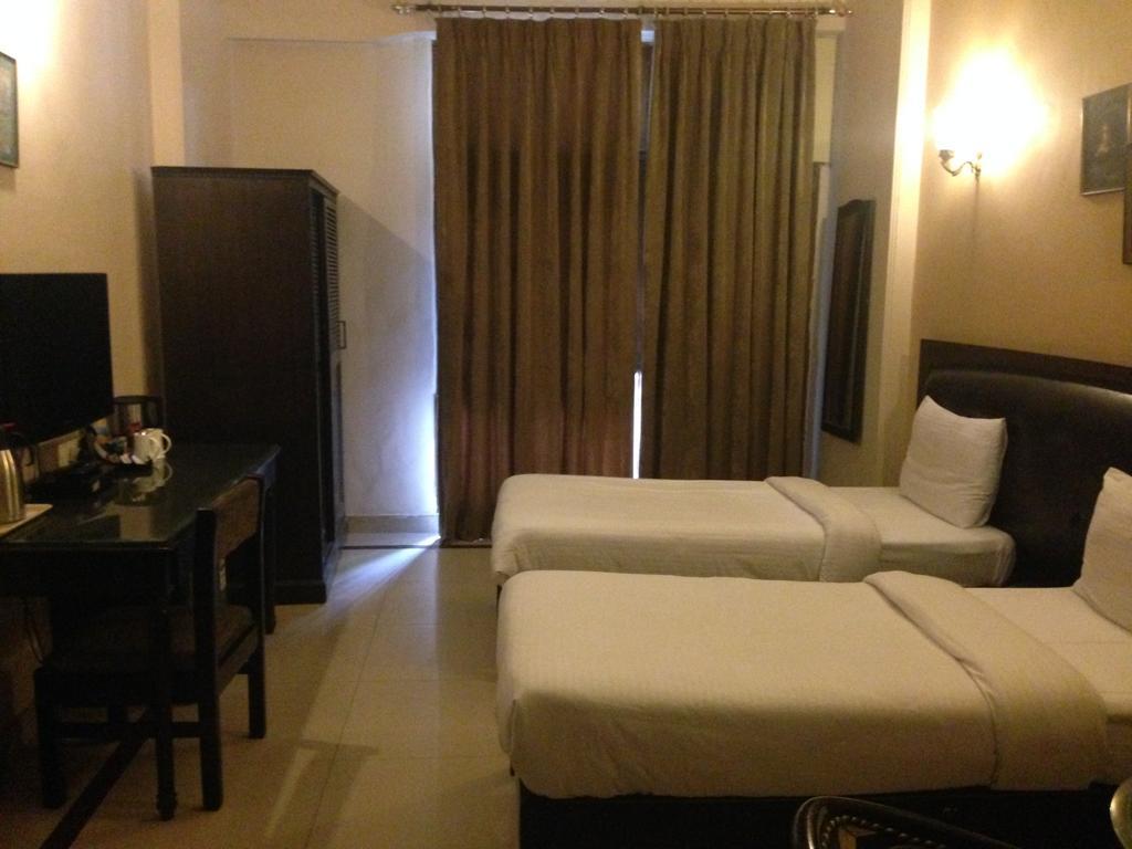 Fabexpress Llyod Residency Hotel New Delhi