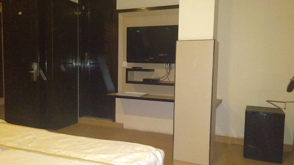 The White Klove Hotel