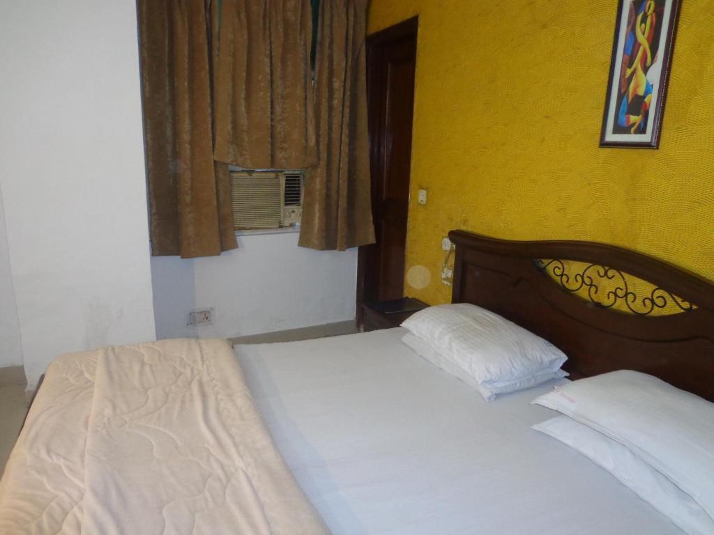 Hotel R S International @ Paharganj Nova Deli